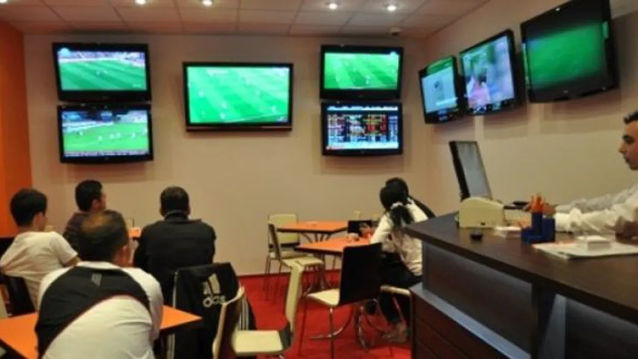 Caz șocant în Ilfov: Doi bărbați au dat foc unei case de pariuri și după au fugit (VIDEO)