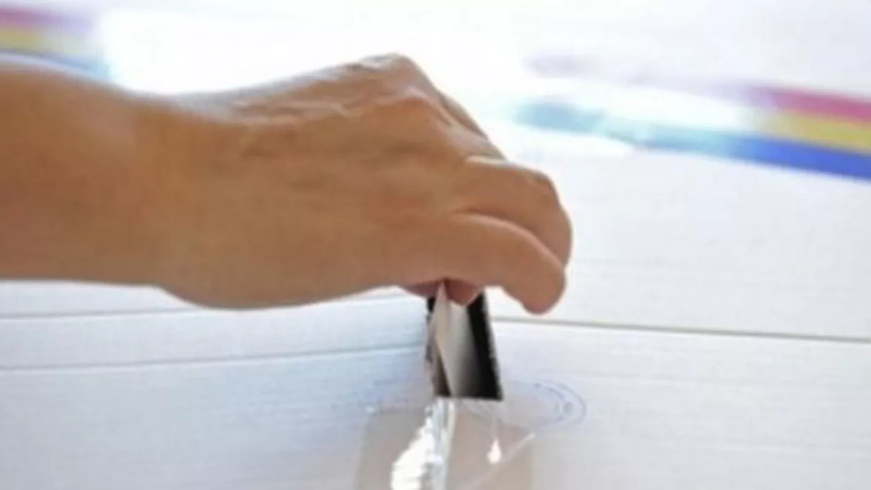 Bistrița-Năsăud: Doi cetățeni au oferit alcool unor persoane pentru a vota un anumit partid