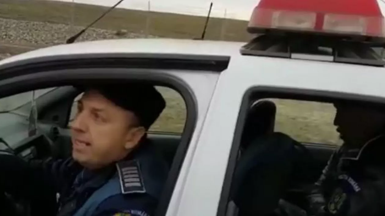 Agenți de poliție URMĂRIȚI ȘI UMILIȚI DE MARTORI: Reacţia ULUITOARE a oamenilor legii! (VIDEO)