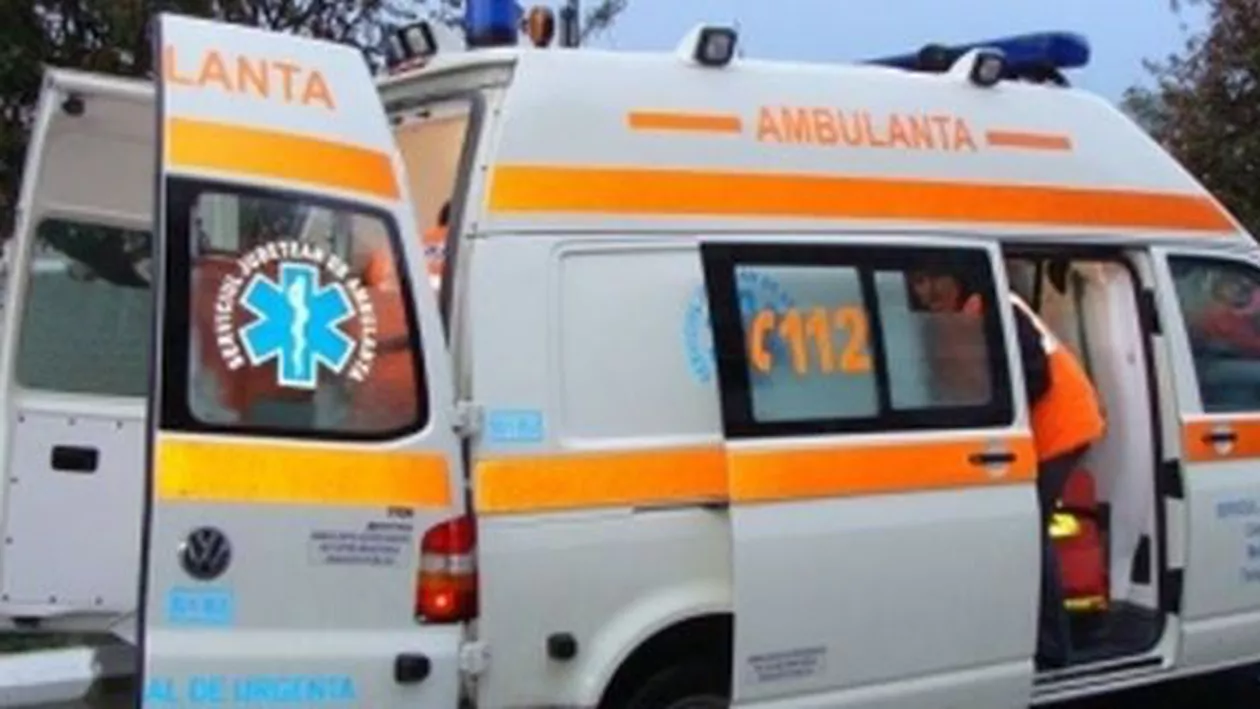 Brașov: 14 elevi de la Colegiul Naţional „Dr. Ioan Meşotă“ au ajuns la spital intoxicaţi de la vaporii degajaţi de un adeziv