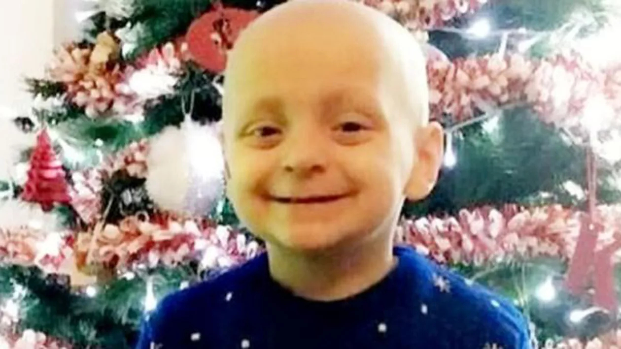 Cadou emoționant de sărbători pentru un băiețel care suferă de cancer în faza terminală! (FOTO)