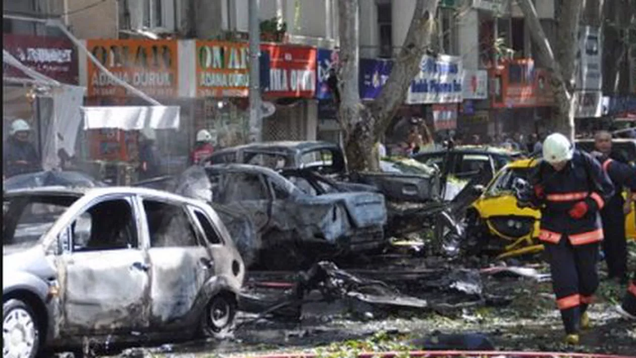 Un nou ATENTAT a avut loc în TURCIA! O mașină-capcană a explodat în apropierea unei UNIVERSITĂȚI. Bilanț victime: 13 morți și 48 de răniți