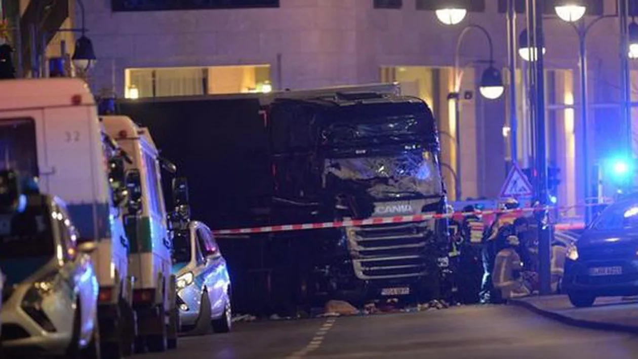 Imagini ȘOCANTE în Piața de Crăciun din Berlin, după ATENTAT! (VIDEO)