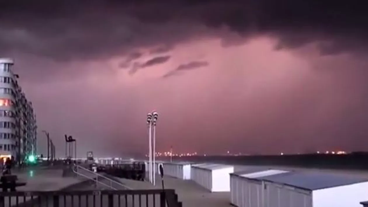 Imagini SUBLIME. Fenomen UNIC înainte de furtună, pe litoralul belgian (VIDEO)