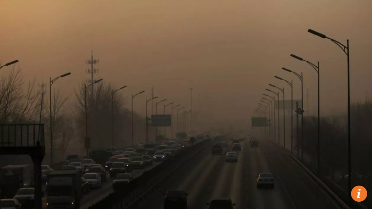 Cod roșu de poluare în China! Zeci de mii de oameni au fost nevoiți să plece din cauza "aerpocalipsei" (FOTO, VIDEO)