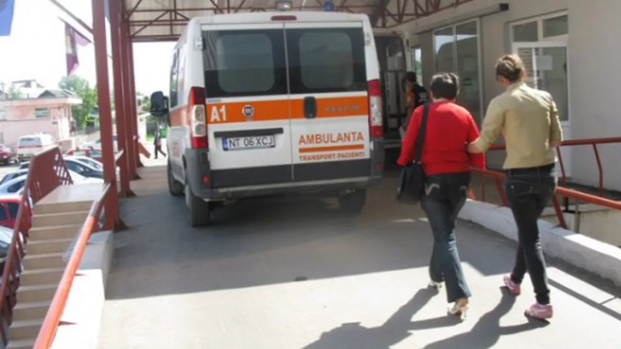 Caz ȘOCANT într-o școală din Roman: Elevă ÎNJUNGHIATĂ de o colegă. Incidentul, catalogat drept o JOACĂ