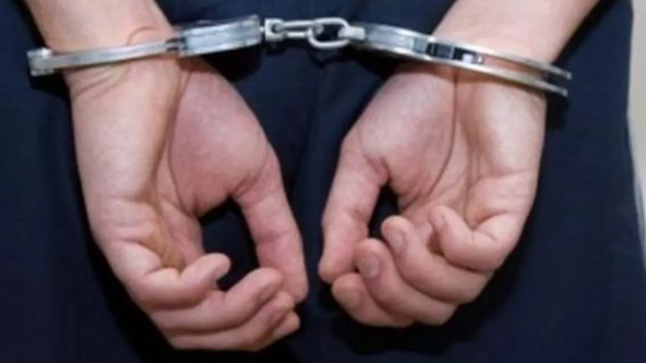 Constanța: Un tânăr a vrut să fure mai multe parfumuri dintr-un magazin, dar a fost prins imediat