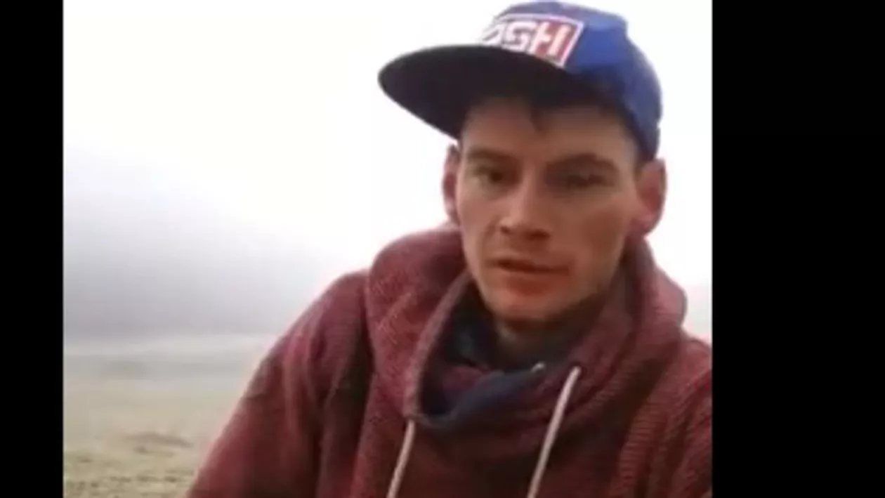 Un tânăr a strâns peste 1,6 milioane de vizualizări cu un clip în care a făcut praf clasa politică (VIDEO)