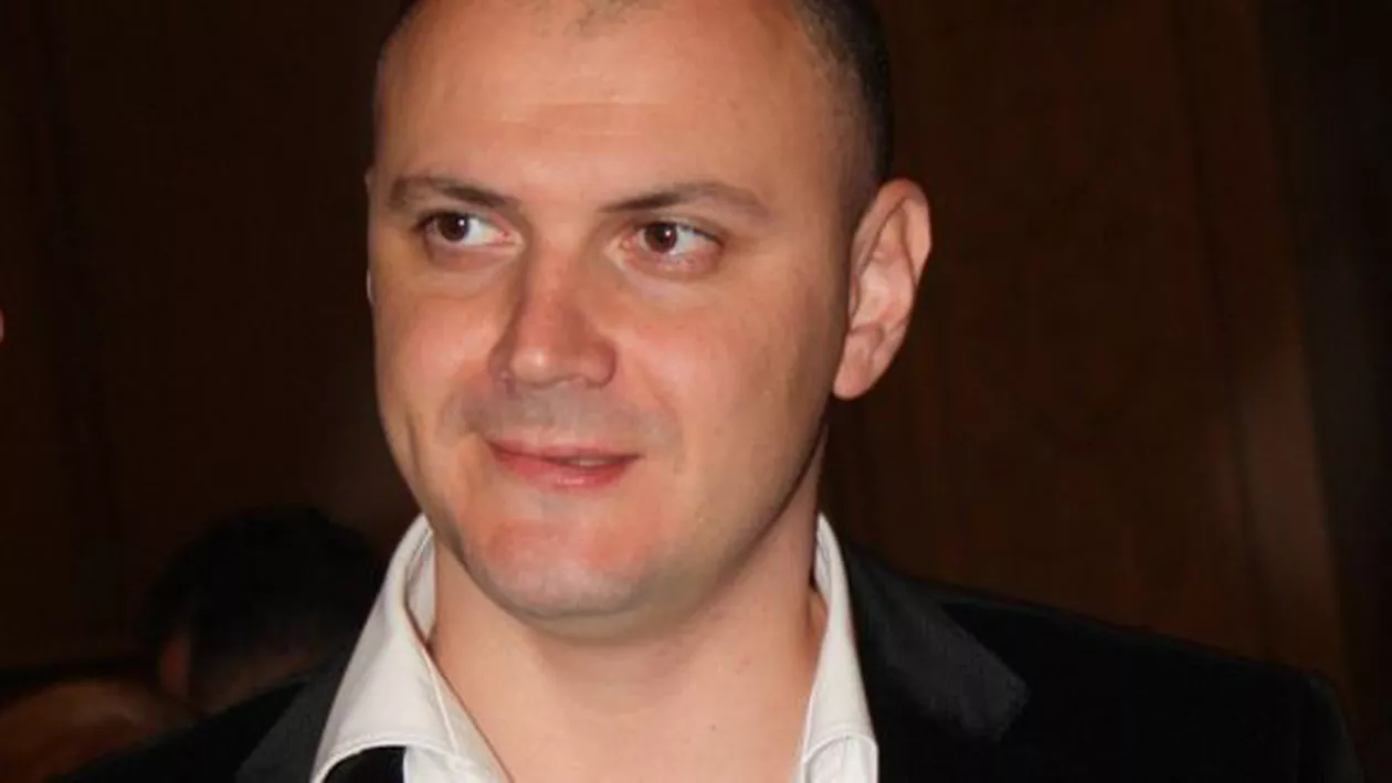 Ca-n filmele cu PROȘTI! Cum a reușit Sebastian GHIȚĂ să-i PĂCĂLEASCĂ pe POLIȚIȘTII care îl urmăreau