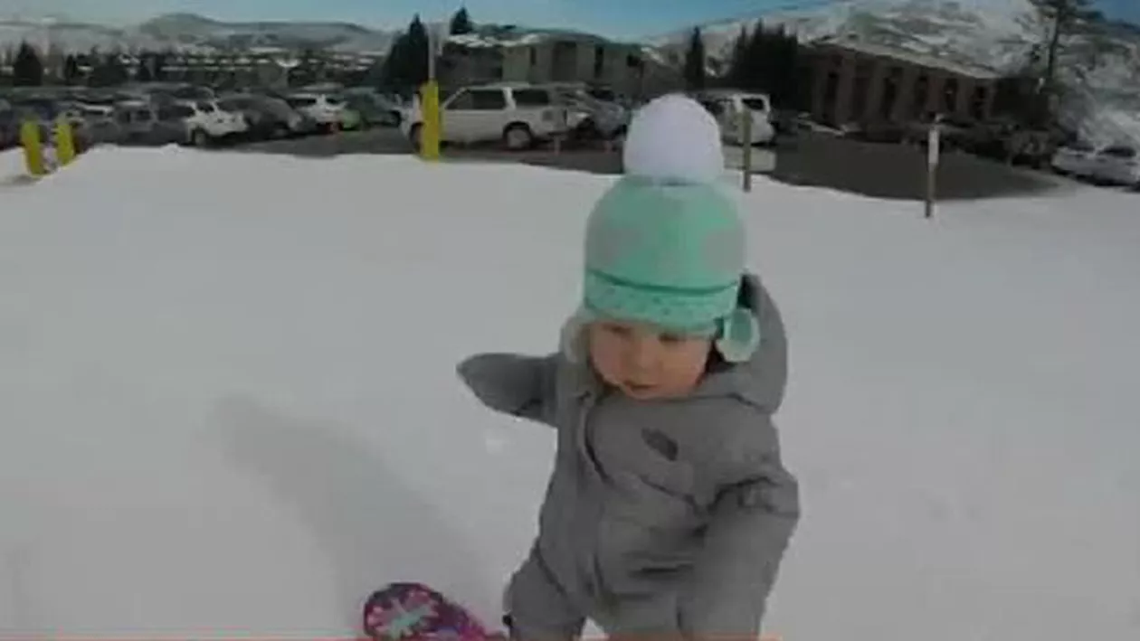 TALENT înnăscut: Un BĂIEȚEL de DOAR 14 LUNI ”rupe” PÂRTIA (VIDEO)