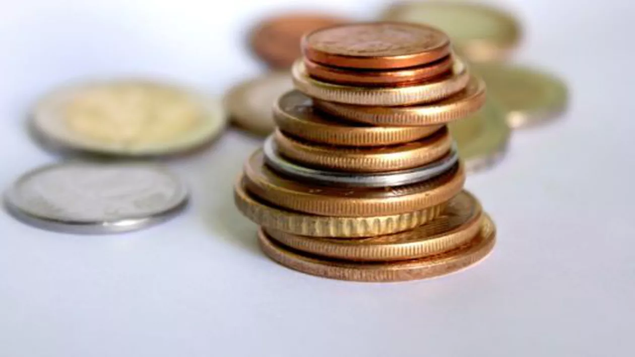 ROMÂNIA NU A SCĂPAT! 2017 aduce NOI TAXE și MAJORĂRI SALARIALE pentru cetățeni