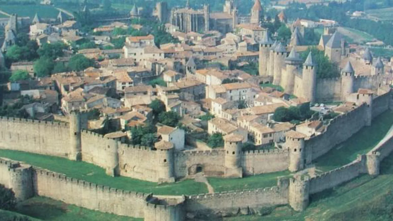 Marea Britanie: Un bărbat a DESCOPERIT un ORAȘ MEDIEVAL ANTIC (FOTO)