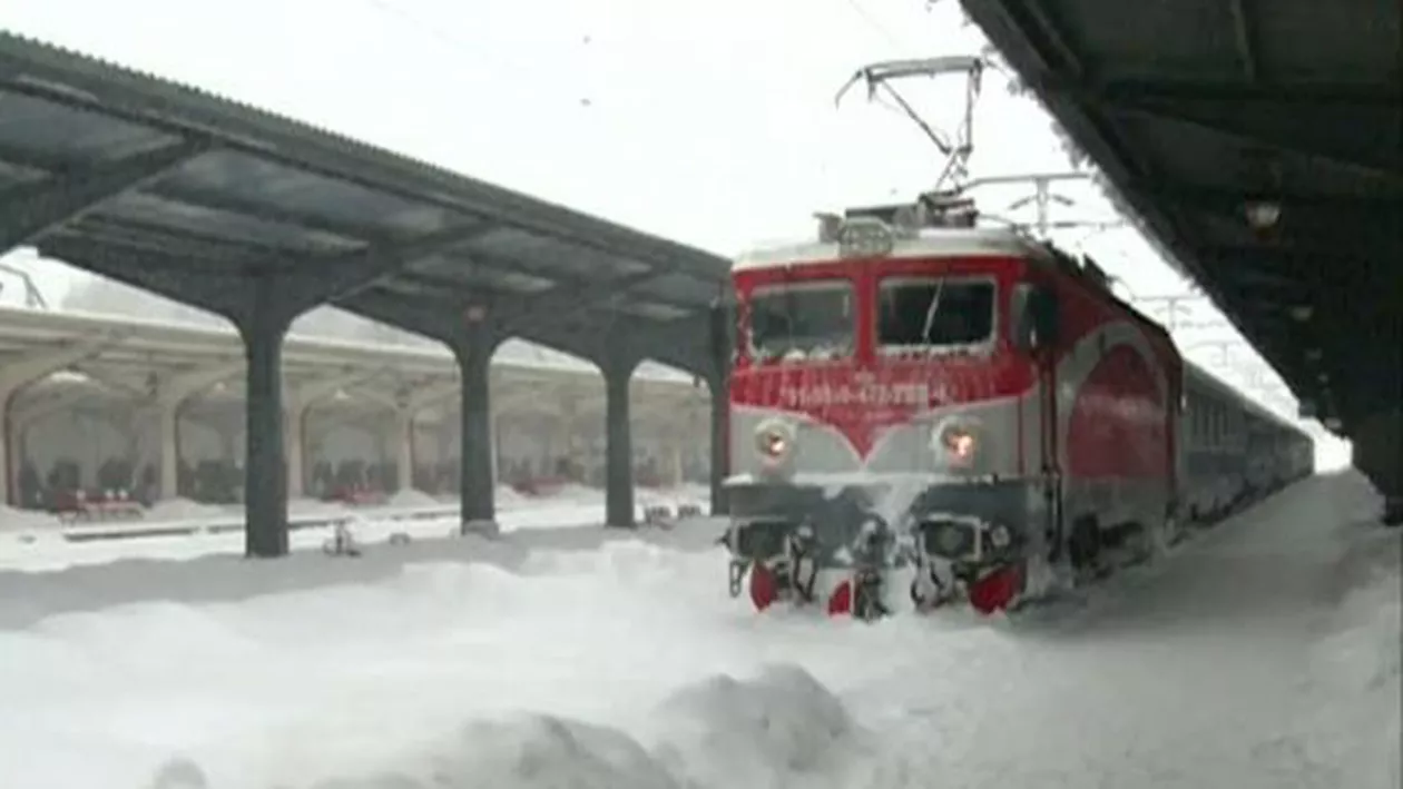 Încă o zi CUMPLITĂ pe calea ferată. CFR anunță că 93 de trenuri au fost ANULATE (VIDEO)