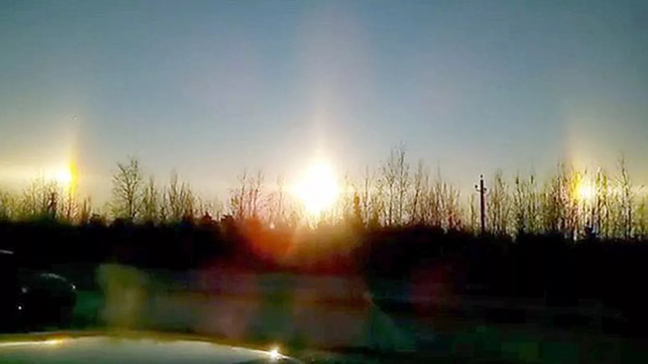 Fenomen rar în Sankt Petersburg. Pe cer au apărut trei puncte luminoase asemănătoare soarelui (FOTO)