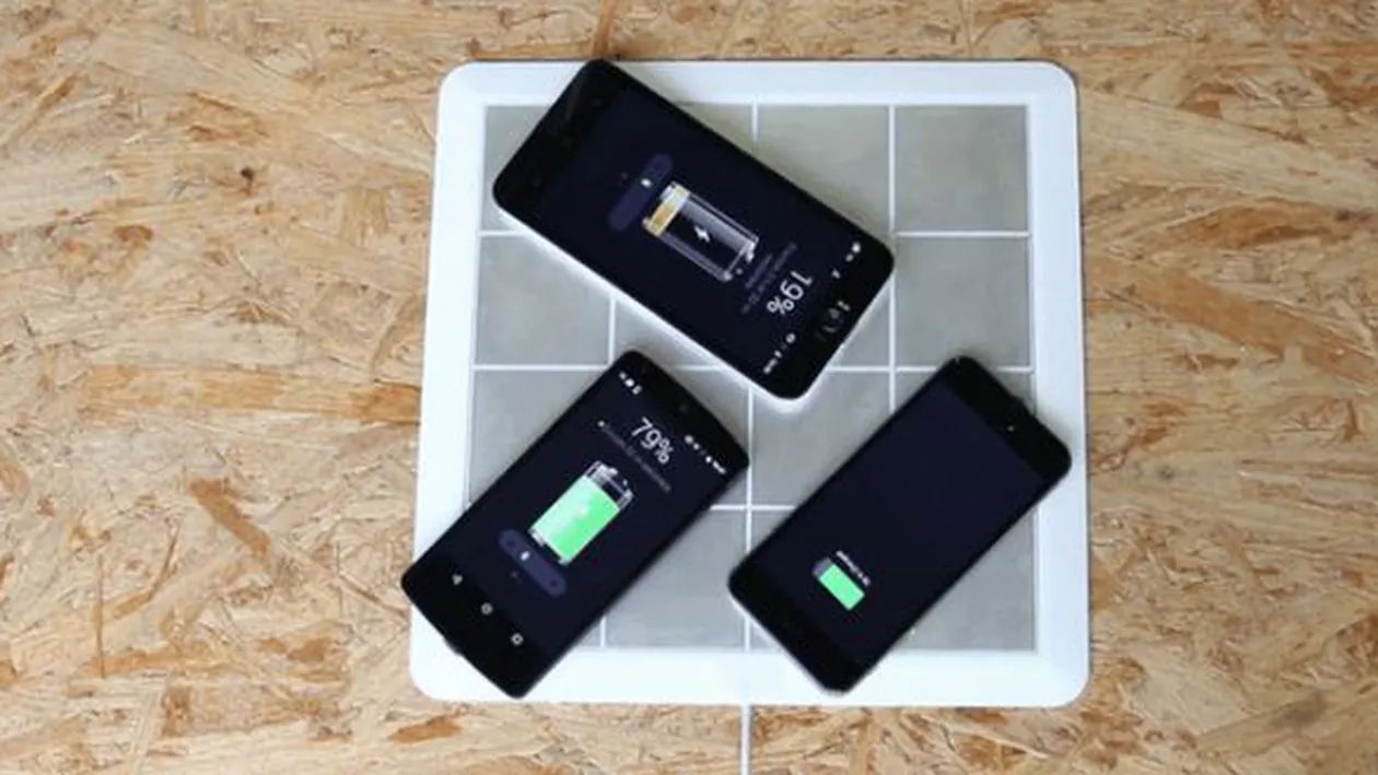 O firmă franceză promite o REVOLUȚIE tehnologică: Încărcarea wireless a mai multor dispozitive simultan, cu ajutorul unui simplu sticker (VIDEO)