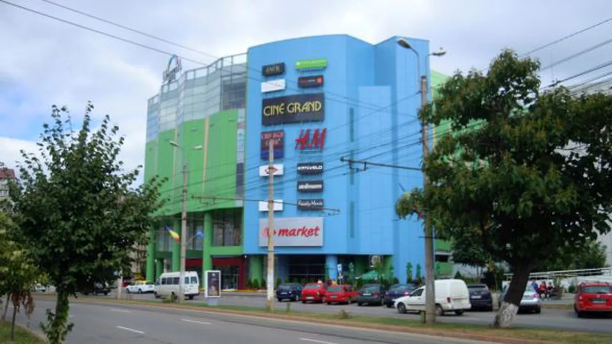 ALERTĂ cu BOMBĂ la mall-ul din Botoșani