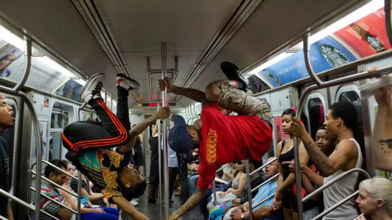 No Pants Subway Ride în metroul din New York. Vezi cum arată cei mai excentrici newyorkezi (FOTO)