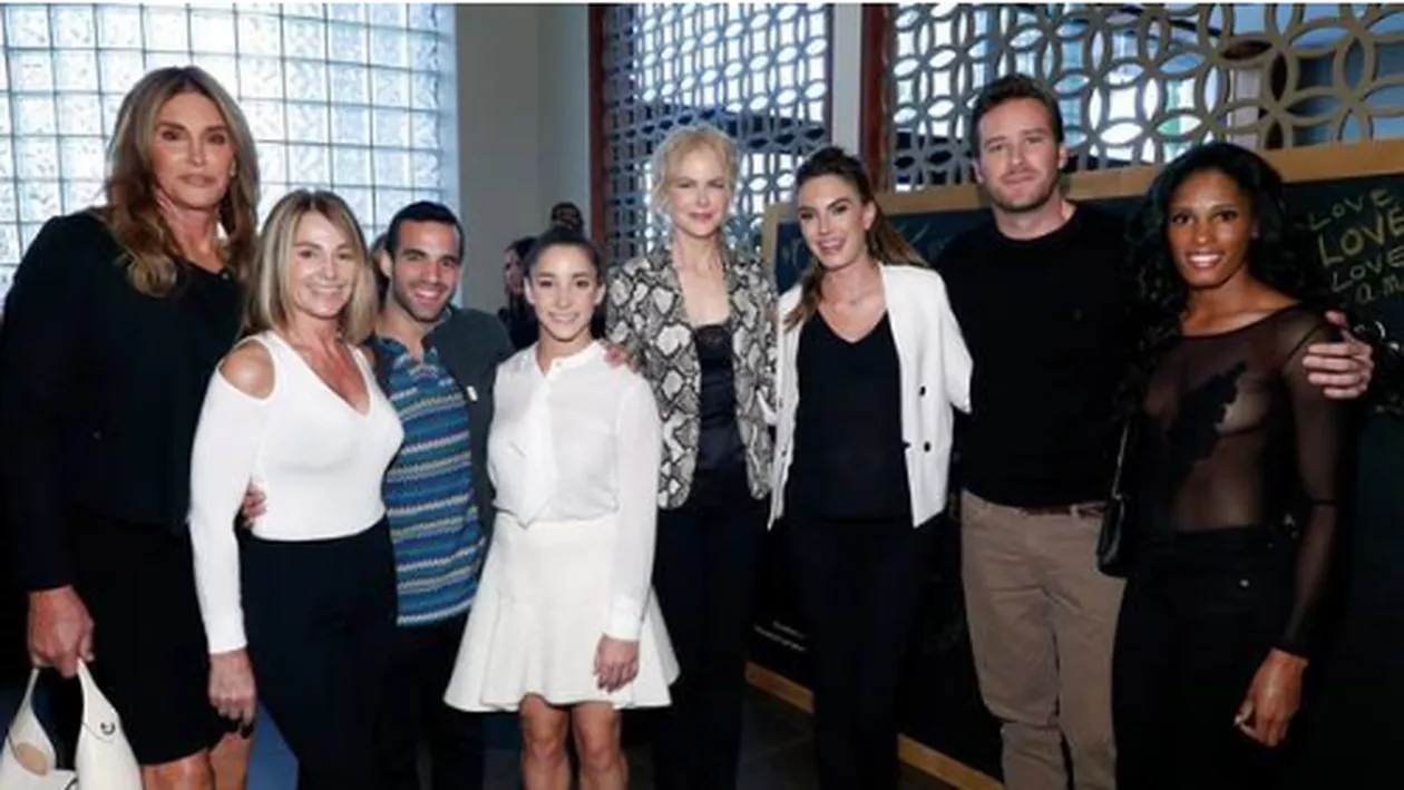 Nadia Comăneci, pe covorul roșu de la gala Globurilor de Aur 2017, alături de staruri (FOTO)