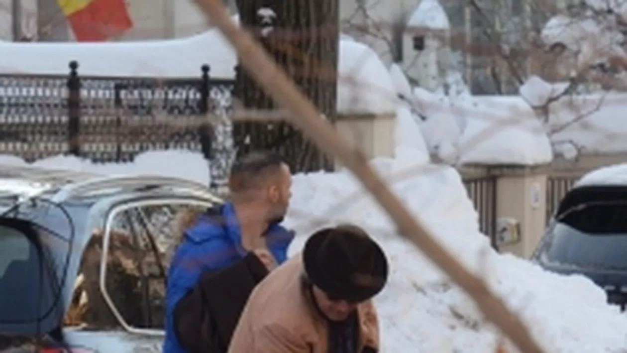 Ilie Năstase, la lopată, dar îmbrăcat la patru ace. Imagini de COLECȚIE cu fostul tenismen