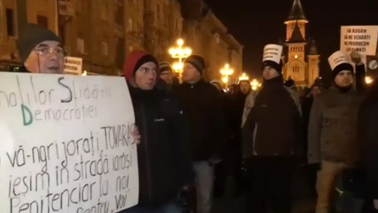Românii nu se lasă! A doua zi de PROTESTE în marile orașe ale țării: ”Spunem nu amnistiei şi graţierii”