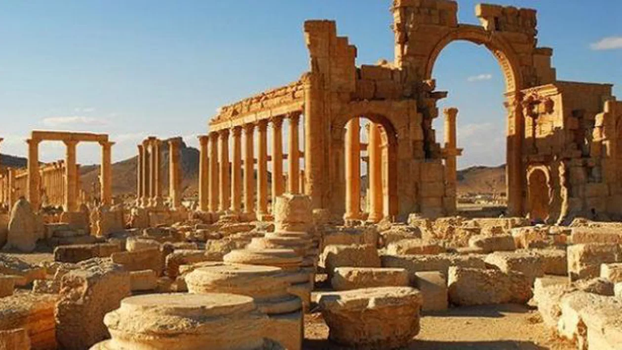 Teroriștii din Statul Islamic au reînceput să distrugă monumentele istorice din Palmira: Un amfiteatru roman și mai multe monumente antice au căzut victime barbarismului jihadiștilor (FOTO)