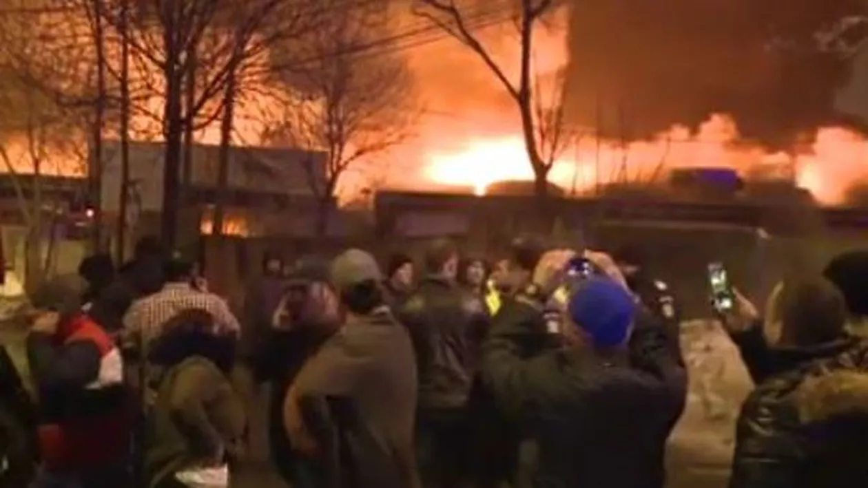 INCENDIU PUTERNIC ÎN CLUBUL BAMBOO, DIN BUCUREŞTI: 27 DE RĂNIŢI, DIN CARE 6 MAI SUNT INTERNAŢI. O VICTIMĂ ÎN STARE CRITICĂ (VIDEO)