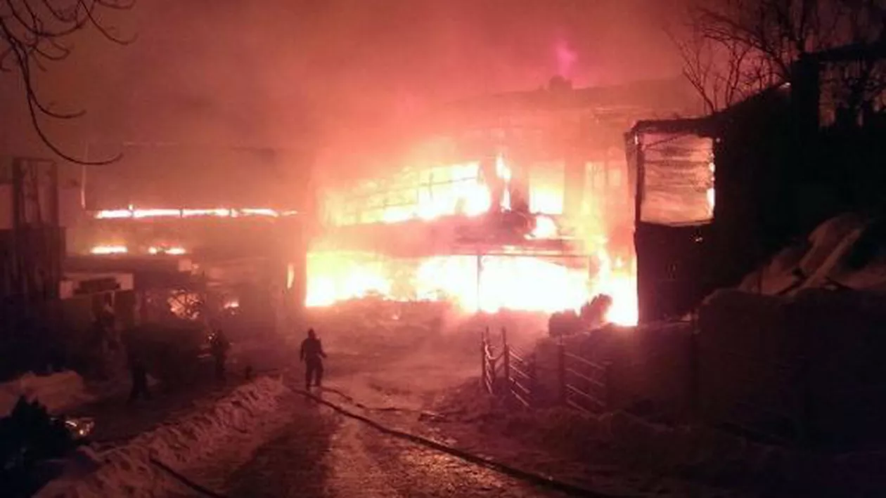 CAUZA INCENDIULUI DIN BAMBOO: "DEŞI OSPĂTARII SPUNEAU SĂ SE STINGĂ ŢIGĂRILE, EI TOT PALMAU ŞI FUMAU!"