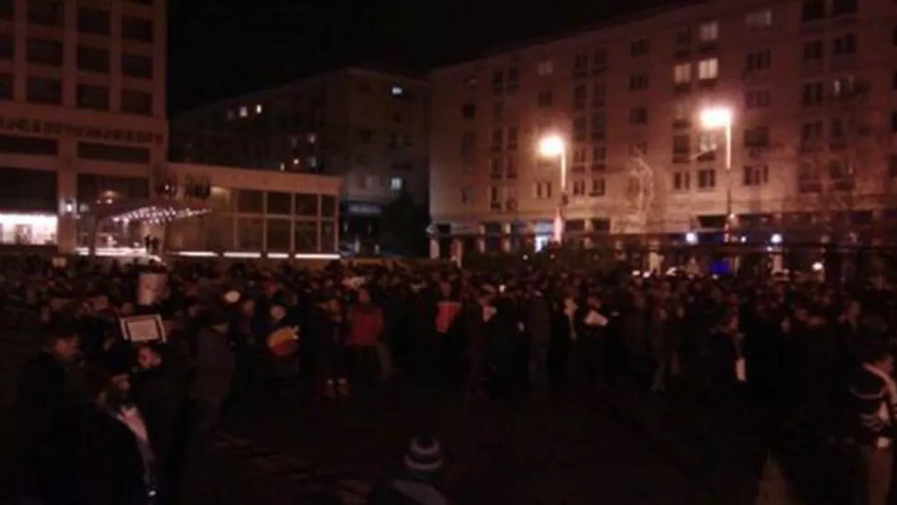Peste 1000 de persoane au ieșit și în Iași pentru a protesta faţă de proiectele privind graţierea şi modificarea Codului Penal