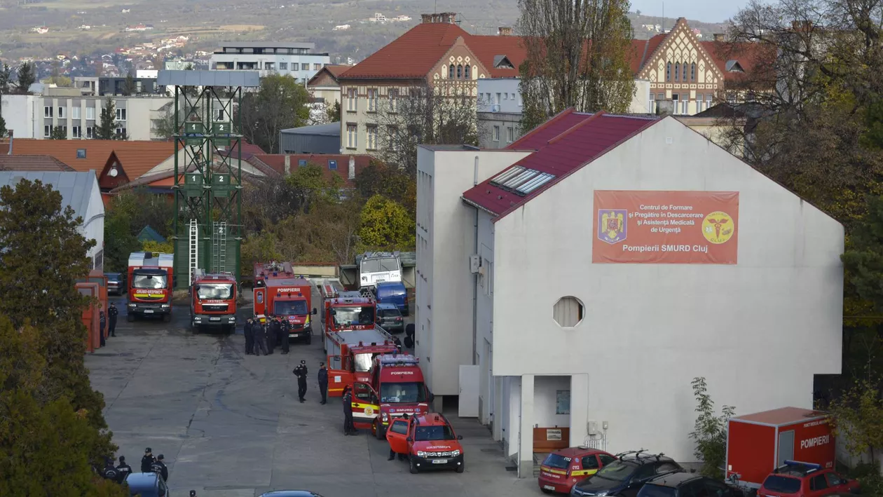 EXPLOZIE  DE PROPORȚII la un bloc din Cluj-Napoca! O persoană este GRAV RĂNITĂ (FOTO)