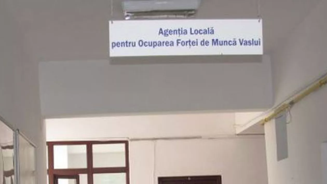 Vaslui: Sute de oameni au stat ore întregi în frig ca să ia viza pentru ajutorul social