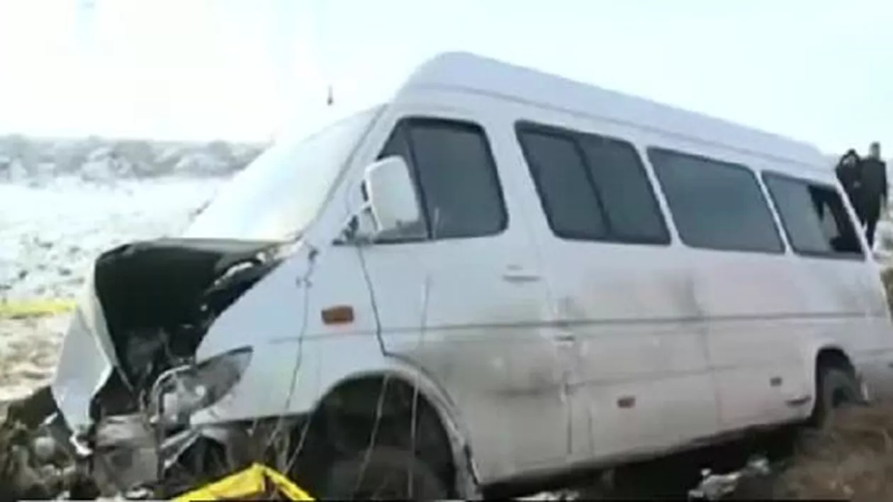 Accident grav la ieşirea din Bucureşti: Cinci persoane, printre care și un copil, au ajuns la spital (VIDEO)