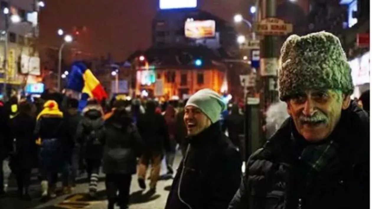 Unchiul lui Liviu Dragnea la protestele anti-grațiere? O imagine cu un bătrân despre care se afirmă că ar fi rudă cu președintele PSD a devenit virală pe internet (FOTO)