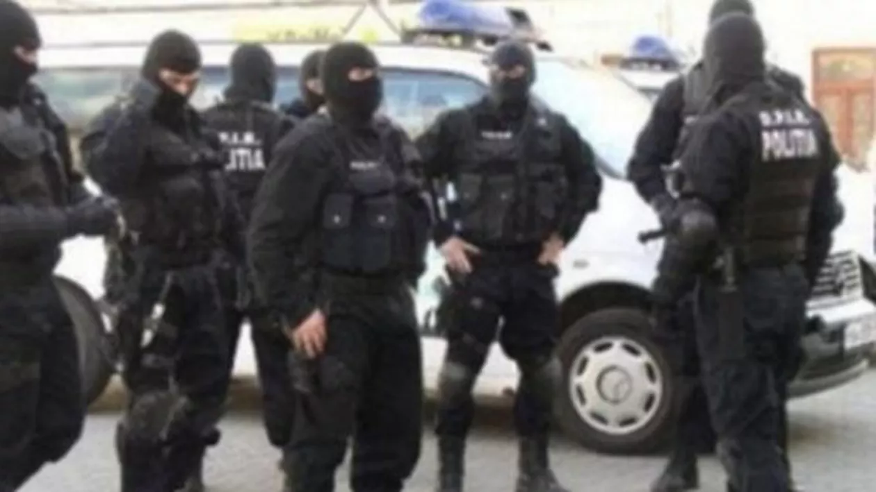 Polițiștii fac 68 de percheziții pentru destructurarea unei grupări specializate în trafic de droguri. 80 de persoane vor fi audiate