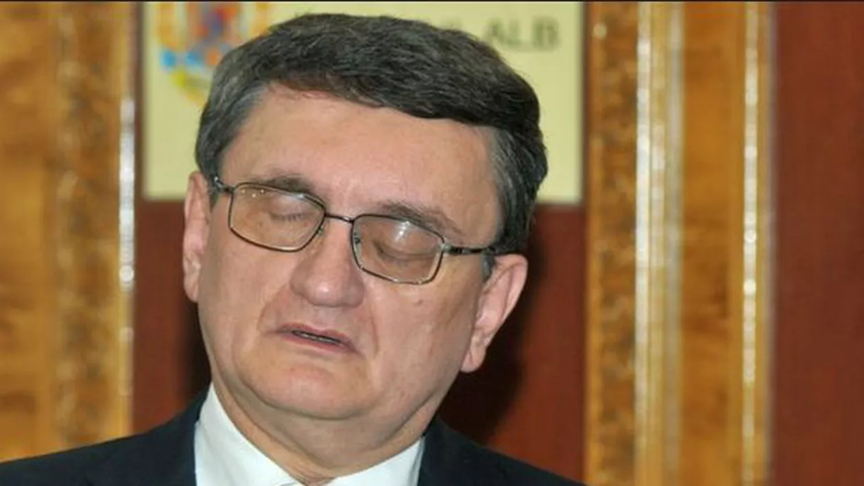 Ofertă de nerefuzat pentru Victor Ciorbea: "Societatea pe care o conduc vă oferă orice loc de muncă pe care vi-l doriți"