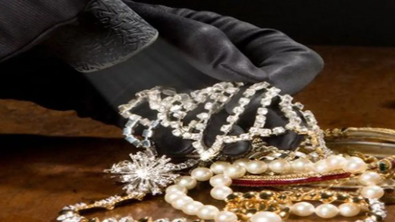 Jaf la un magazin de bijuterii din Italia, Milano! Camerele de filmat au surprins IMAGINI ȘOCANTE (VIDEO)