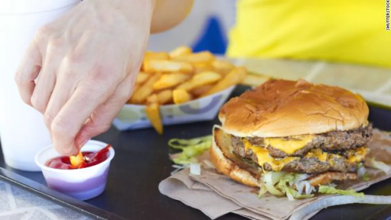 Ce chimicale conțin ambalajele alimentelor de tip fast-food