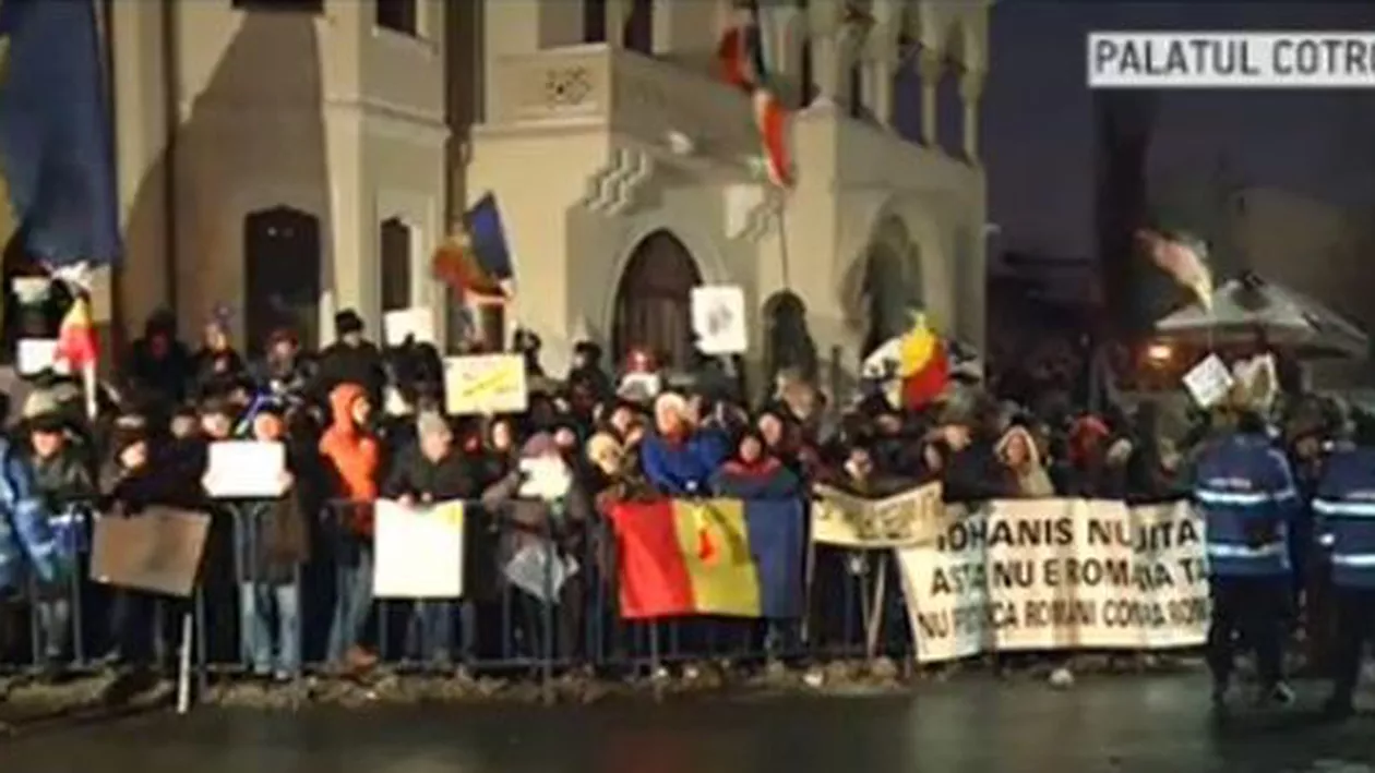 Protestele de la Palatul Cotroceni continuă. A avut loc primul incident (FOTO)