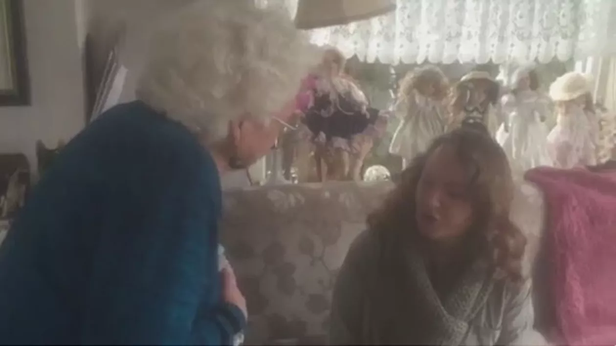 O tânără și-a anunțat bunica că este bisexuală și a avut parte de o reacție incredibilă (FOTO, VIDEO)