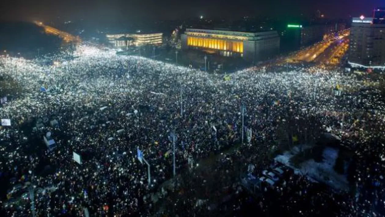 Protestele continuă în Piața Victoriei și în cea de-a treisprezecea zi (FOTO)
