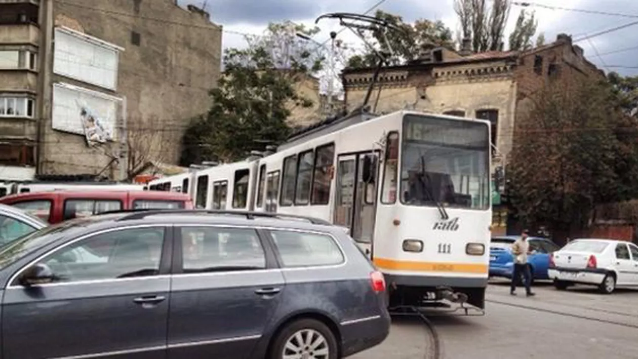 Poliţia Rutieră face SCHIMBĂRI! Cei care circulă pe linia de tramvai nu mai au nicio scăpare (VIDEO)