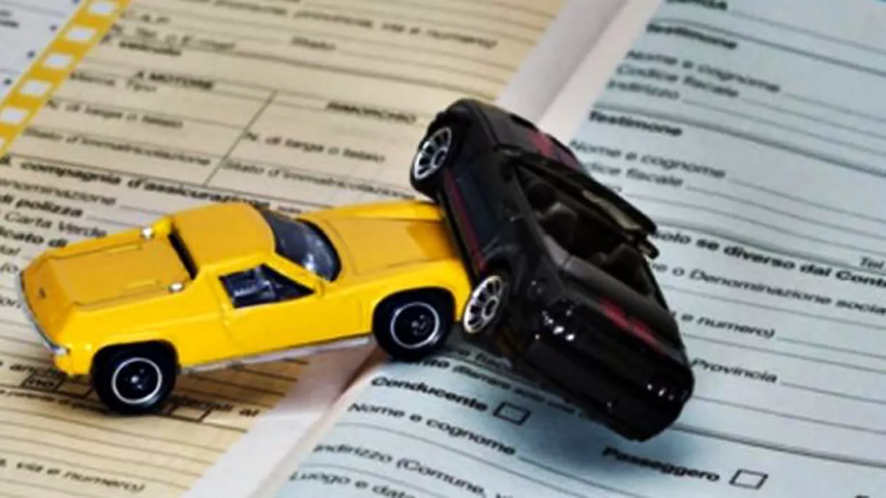 Firmele de asigurări fac presiuni să SE UMFLE tarifele RCA