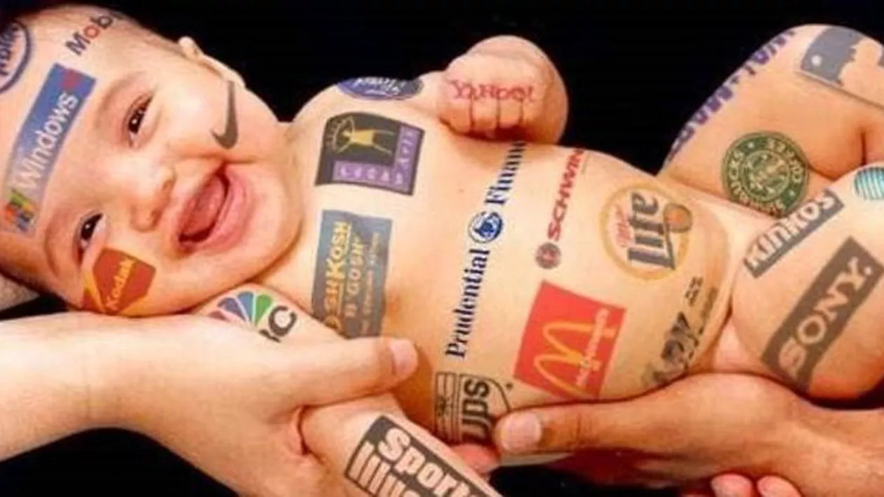 CNA a decis: Copiii nu mai pot apărea în reclamele la alimente