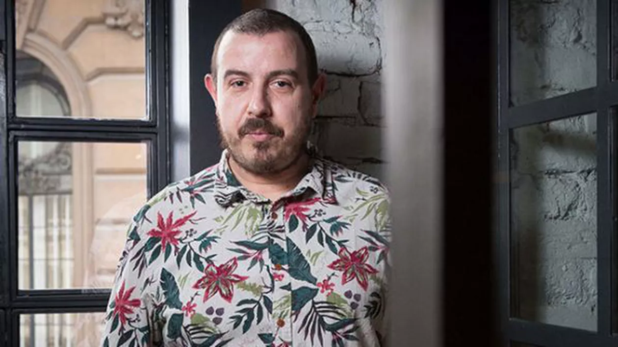 Publicitarul Alex Tocilescu propune o acțiune pro-Firea, cu flori și aplauze: Felul ei de ţaţă generează idei şi pofta de batjocură