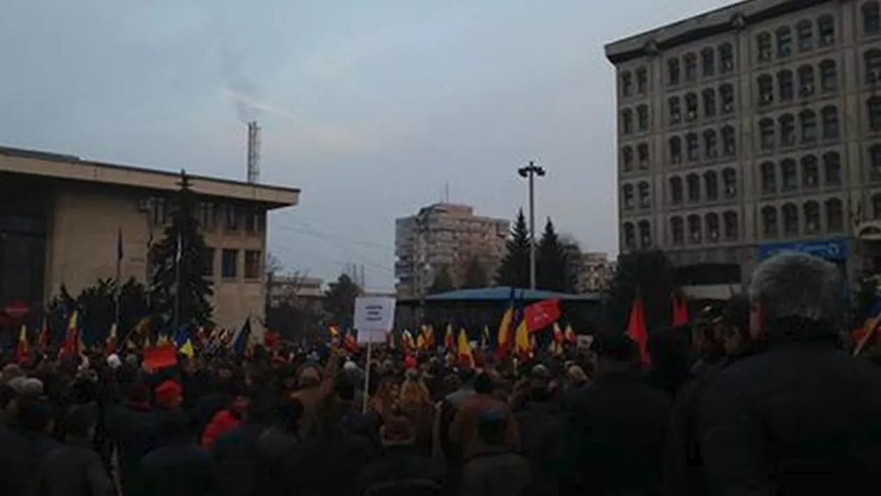 Pitești: 3000 de persoane la un miting pentru susținerea Guvernului Grindeanu, organizat de PSD (VIDEO)