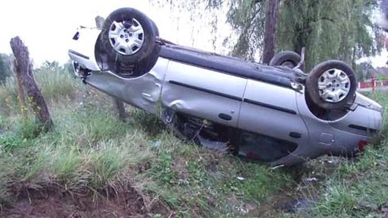 Un biciclist a murit într-un accident rutier pe DN 6. Au mai fost implicate două mașini