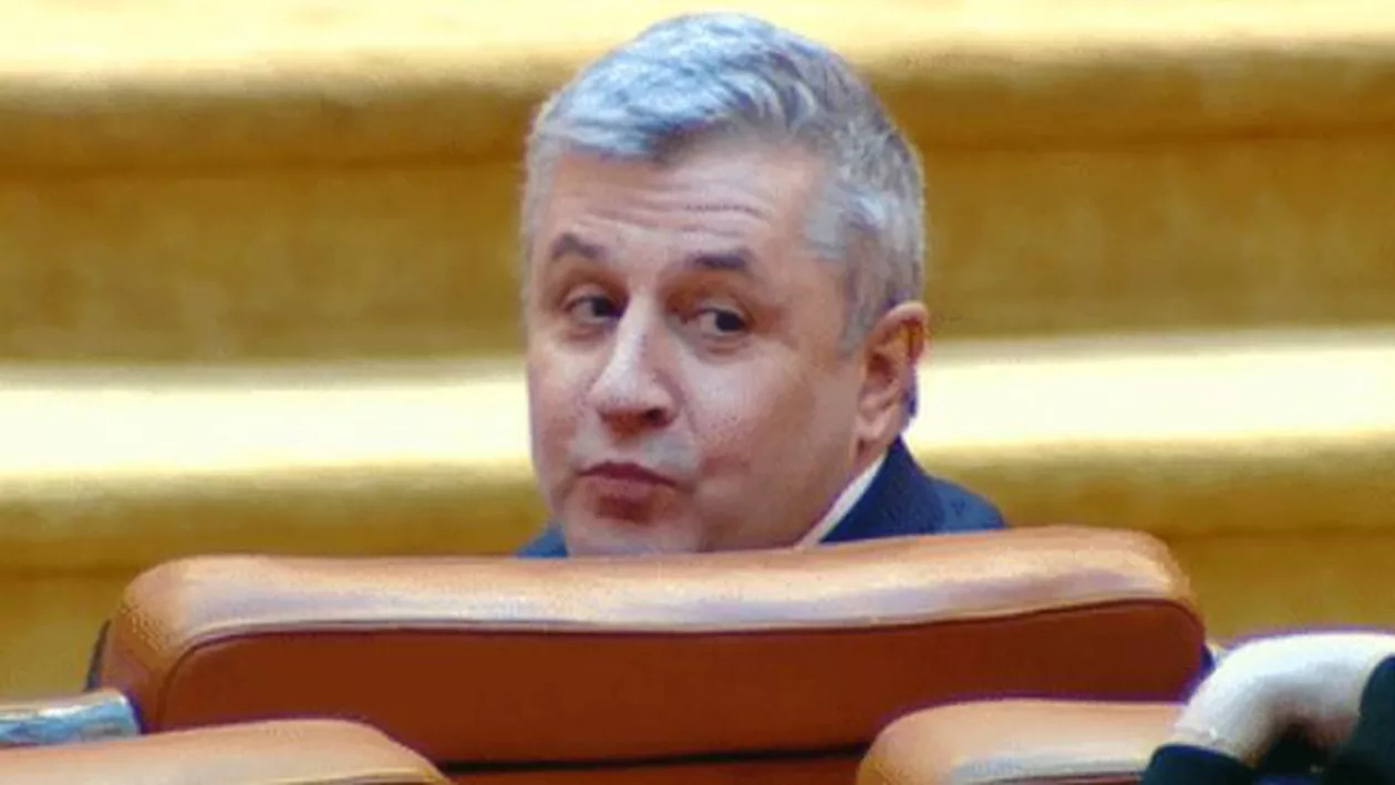 Viralul ZILEI! Cui îi face cu ochiul și îi trimite un pupic MINISTRUL "ALTĂ ÎNTREBARE" (VIDEO)