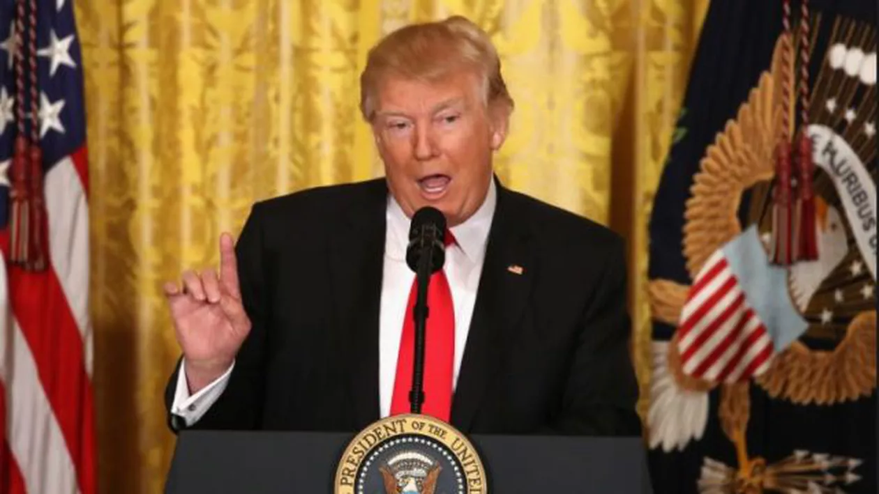 Donald Trump, atac virulent la adresa presei: Jurnaliștii "nu ar trebui" să folosească surse decât dacă le dau numele (VIDEO)