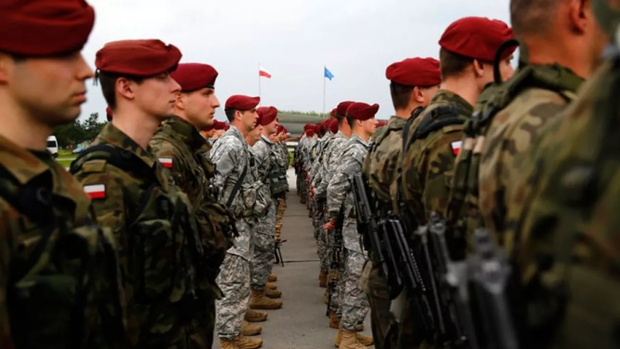 „Amploarea schimbărilor generează un risc pentru funcţionarea eficientă a soldaților“. Exodul ofițerilor polonezi, semne de întrebare privind capacitatea Guvernului de la Varșovia de a gestiona armata-cheie a NATO