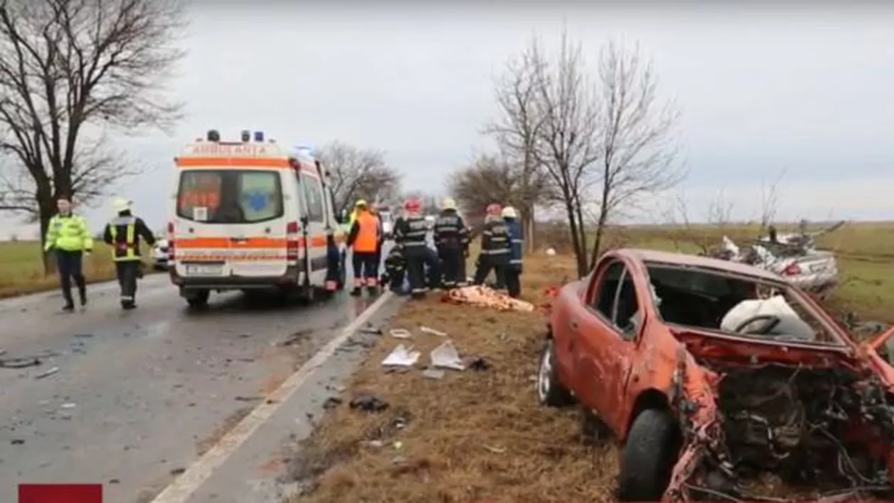 CLIPE DE COȘMAR în Timiș! S-a produs un ACCIDENT GRAV în care au decedat două persoane, iar alte trei sunt rănite (VIDEO)