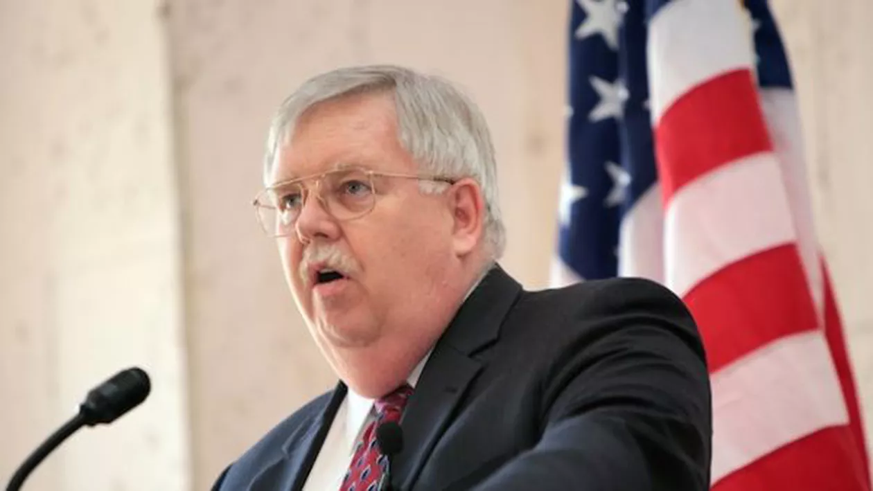 Ambasadorul Statele Unite la Moscova a fost surprins vorbind cu diplomați ruși în clădirea Ministerului de Externe